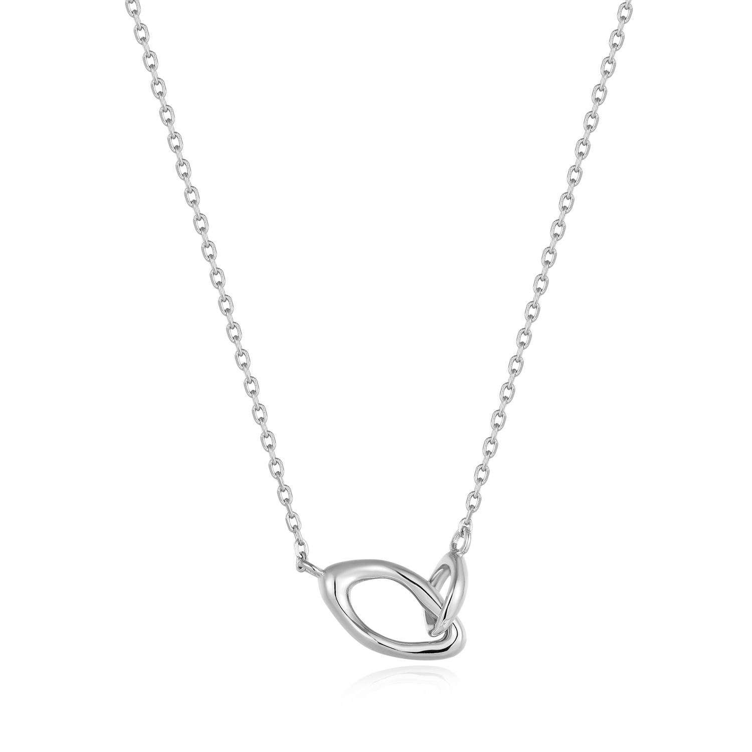 Update je collectie met deze eigentijdse schakelketting! Geïnspireerd door de golven van de oceaan. Voeg een paar subtiele kettingen toe voor een complete look.

HET MERK
Geïnspireerd door de laatste fashion trends is Ania Haie het toonaangevende sieradenmerk voor hoogkwalitatieve maar ook betaalbare zilveren sieraden, zonder op de kwaliteit in te leveren. Iedere collectie is gebaseerd op de laatste catwalktrends, waardoor Ania Haie snel tot hét sieradenmerk voor stijlbewuste consumenten is verkozen. Elk sieraad wordt ontworpen om te combineren met andere sieraden waardoor je je eigen look kunt creëren. Maar ook zijn Ania Haie sieraden opvallend genoeg om op zichzelf te dragen. 

SPECIFICATIES
- Wave Link Necklace
- Ketting 
- 925 zilver gerodineerd
- Lengte verstelbaar: 40 - 45cm
- AH N044-01H
