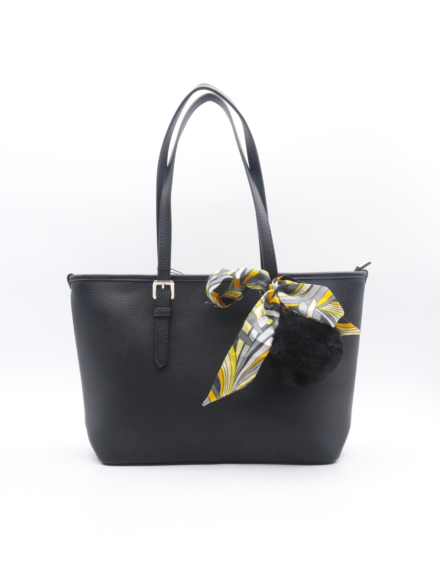 De Flora&Co schoudertas Black modelnummer F2531-NOIR is een stijlvolle en veelzijdige tas van een onbekend merk. Deze tas hoort bij de categorie "BAGS" en is specifiek een "SHOULDER_BAG". Draag deze tas elegant over je schouder voor een praktische en modieuze look, perfect voor dagelijks gebruik en speciale gelegenheden. Voeg een chique touch toe aan je outfit!

Afmetingen:
Hoogte 22cm x breed 36cm x diep 12cm
