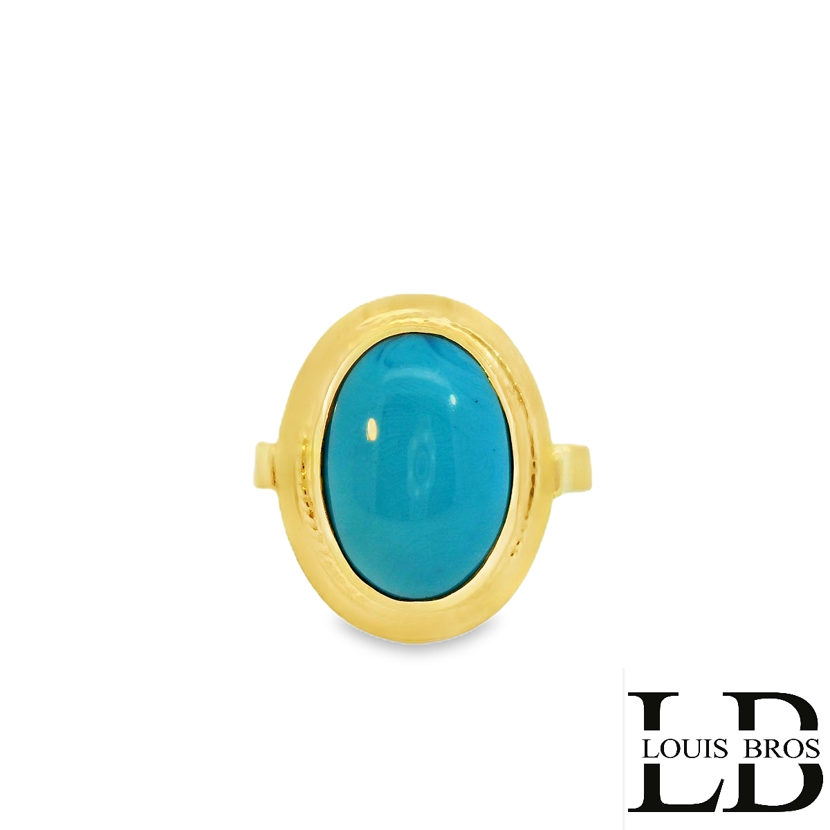 Deze stijlvolle 14 karaat geelgouden ring (3.71 gr) is gezet met een prachtige ovale blauwe turkoois. De intense blauwe kleur van de turkoois zorgt voor een opvallend en tijdloos karakter. De steen is glad gepolijst en gezet in een klassieke gladomzetting, waardoor de warme glans van het geelgoud prachtig contrasteert met het heldere blauw van de steen.

Kenmerken:

Materiaal: 14 karaat geelgoud
Steen: Blauwe turkoois (cabochon geslepen)
Vorm steen: Ovaal
Afwerking: Hoogglans gepolijst, strakke gladomzetting
Stijl: Klassiek, bohemian en elegant

Bijzonderheden:

Deze ring is perfect voor wie houdt van kleur en elegantie. De turkoois staat bekend als een beschermende en rustgevende steen, wat deze ring niet alleen tot een prachtig sieraad maakt, maar ook tot een betekenisvol accessoire. Ideaal om solo te dragen of te combineren met andere sieraden voor een persoonlijke touch.