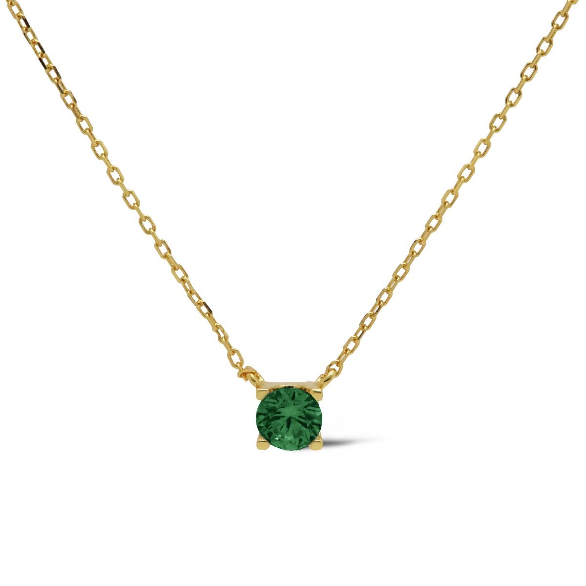 De Karma collier TESS Goldplated EMERALD GREEN, is een prachtige gouden ketting met een emerald groene tint. Draag het als een statement stuk op een effen top of jurk om de levendige kleur te laten opvallen. Perfect voor speciale gelegenheden!