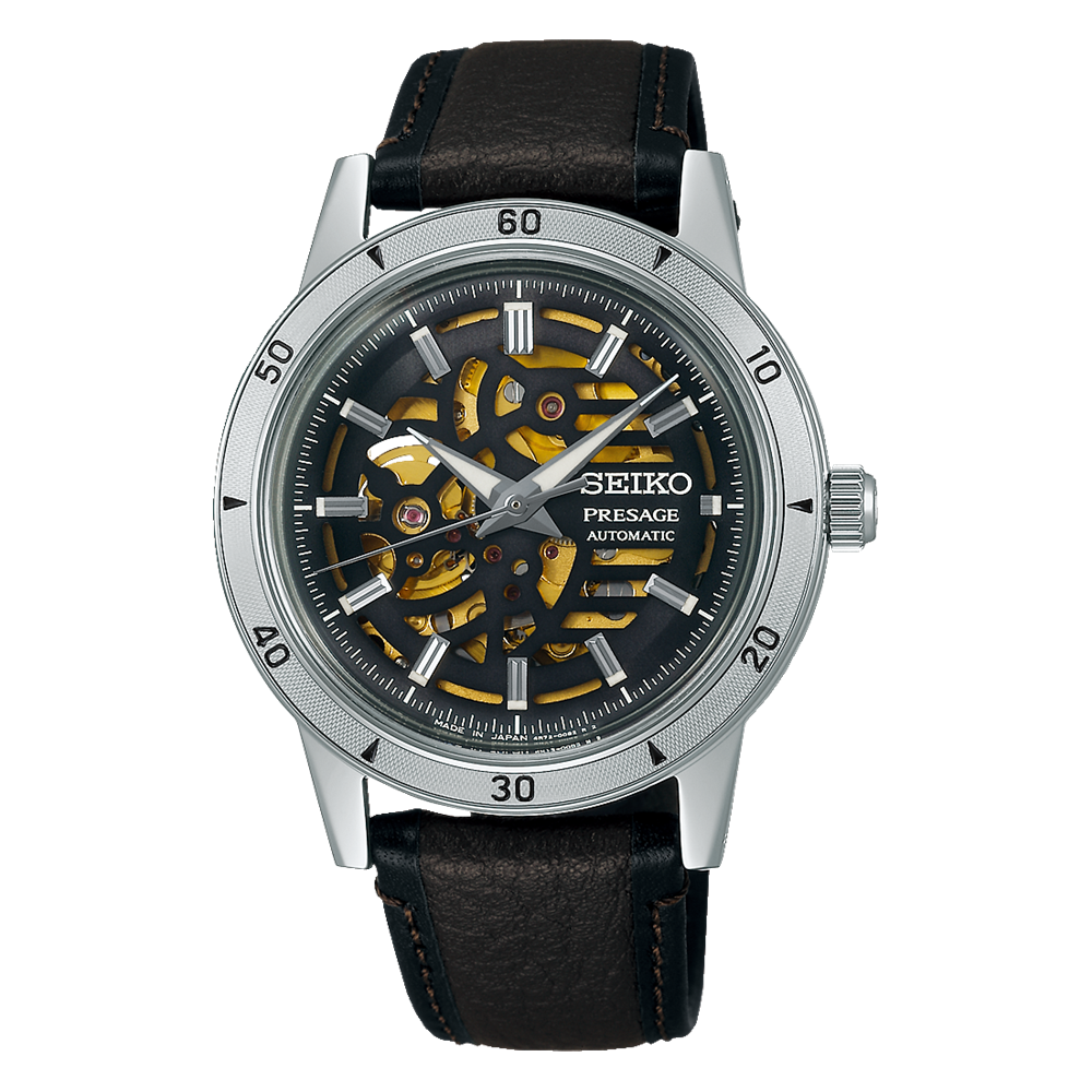 Dit Seiko horloge behoort tot de Presage style 60's collectie. 
Referentienummer: SSA461J1 

Dit Seiko Presage horloge heeft een automatisch 4R72 uurwerk met een gangreserve van 41 uur. Het horloge heeft een opengewerkte zwarte wijzerplaat waardoor het uurwerk te zien is. De wijzers en indexen zijn afgewerkt met LumiBrite. 

Het 4R72 Seiko kaliber is een mechanisch kaliber. Het horloge laadt zich tijdens het dragen automatisch op door het omzetten van de arm- en polsbewegingen van de drager in energie. Beweging van het horloge zorgt ervoor dat de hoofdveer van het horloge wordt opgewonden. Deze veer is de energiebron. Handopwinding is ook mogelijk. Wanneer het horloge volledig is opgeladen heeft het een energiereserve van ca. 41 uur. Het tikgetal van deze automaat is 21.600 per uur en het horloge heeft 24 jewels. Het 4R kaliber wordt volledig in-house vervaardigd.