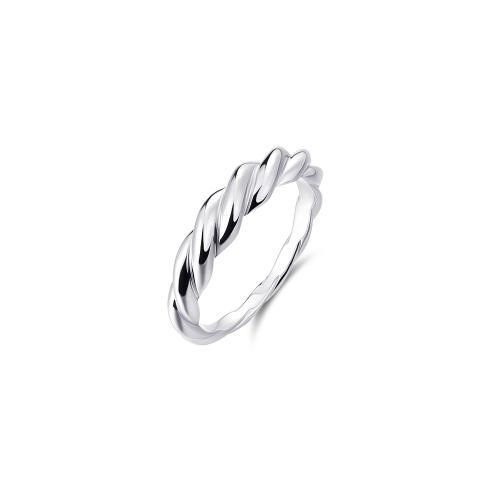 De Twist ring is een zilveren ring. Dit elegante sieraad voegt een vleugje luxe toe aan elke outfit. Draag het op speciale gelegenheden of als een statement piece om je dagelijkse look te verfraaien. Perfect voor zij die elegantie waarderen.
