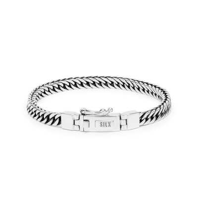 SILK Armband | 764 Armband is een klassieker, een smal zilveren armbandje met dubbele gourmet schakels. Breedte: 6 mm | BAK Slot