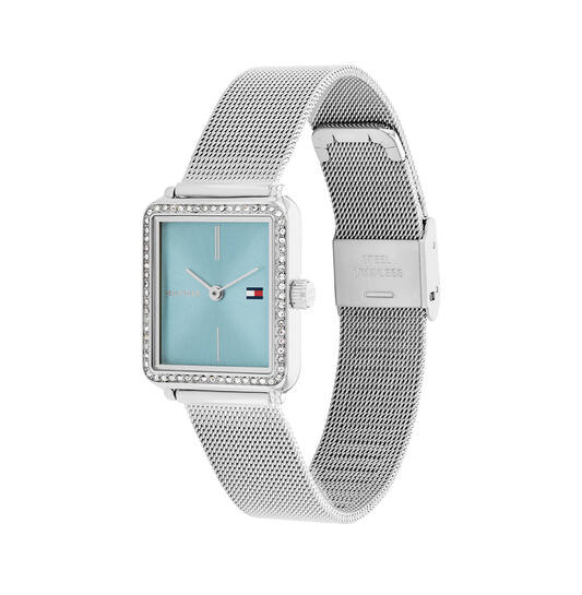 Tommy Hilfiger Tea TH1782789 dameshorloge. Het horloge heeft een elegante uitstraling met een zilverkleurige edelstalen band en een edelstalen kast. Het Tommy Hilfiger dames horloge heeft een blauwe wijzerplaat met zilveren accenten. Verder is het Tea dames horloge voorzien van mineraalglas en is 5 ATM waterdicht (spatwaterdicht).

Materiaal kast: Roestvrij staal
Model kast: rechthoek, 25 mm
Materiaal band: roestvrij staal
Details: Tommy Hilfiger-logo op een blauwe wijzerplaat
Waterbestendig: 5 ATM (50 meter)