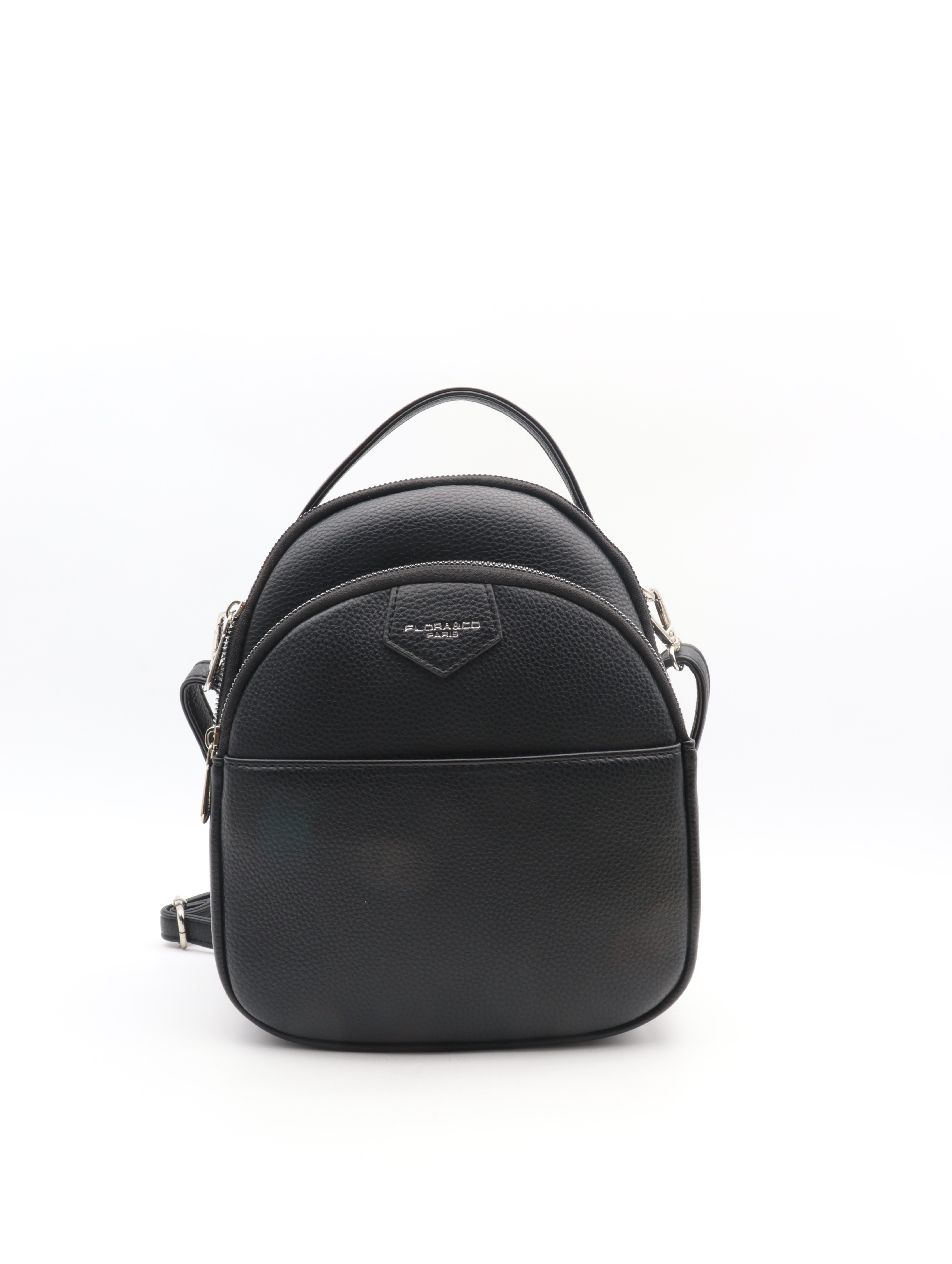 De Flora&Co rugzak zwart, modelnummer F3610-BLACK, biedt een stijlvolle en functionele optie voor dagelijks gebruik. Deze rugzak valt onder de categorie "TASSEN" en is van het type "RUGZAKKEN". Draag hem comfortabel op je rug voor optimale bewegingsvrijheid en gemak, ideaal voor werk, school of reizen. Voeg flair toe aan je dagelijkse outfit.

Afmetingen:
Hoogte 25cm x breed 22cm x diep 11cm