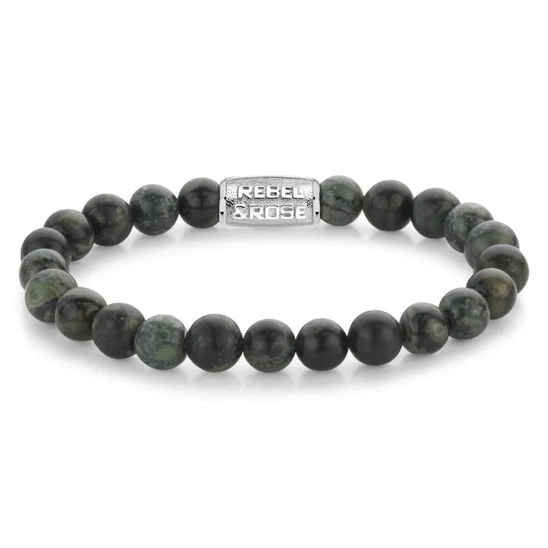 Trendy en stoere Rebel & Rose armband voor dames en heren in het groen uit de serie Stones Only. De RR-80107-S-M Rebel en Rose armband is gemaakt van 8mm Ryoliet stenen. De armband heeft als eyecatcher het verzilverde Rebel & Rose logo. De lengte van de armband is 17,5 cm. Alle Rebel and Rose bracelets worden gemaakt van de beste materialen. Een Rebel & Rose armband is een stoere armband voor dames en heren en perfect te combineren met andere juwelen en diverse outfits.