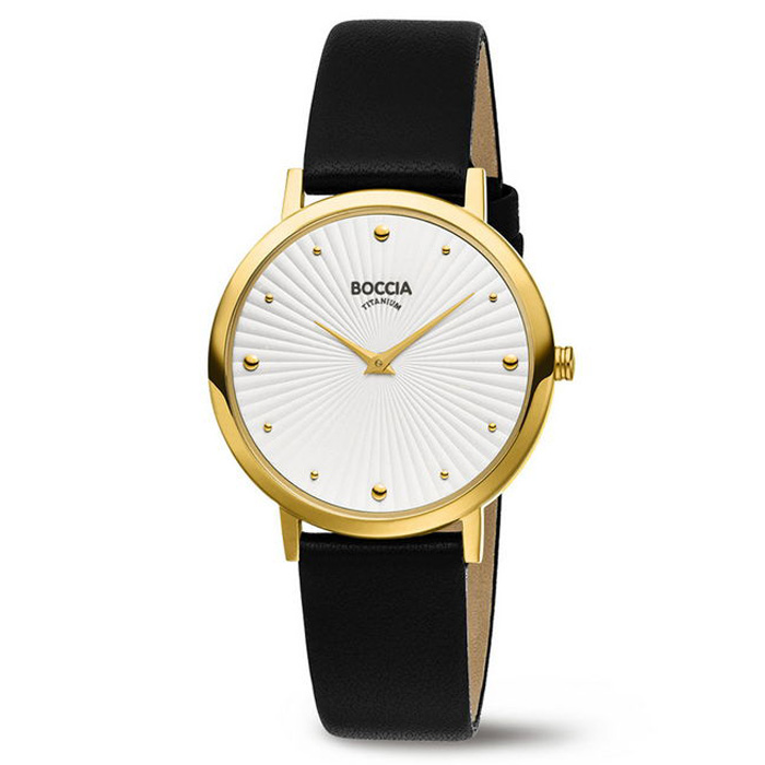 Boccia Titanium 3365-03 Dames 
Dit dameshorloge van Boccia heeft een klassieke uitstraling. De 3365-03 heeft een ronde goudkleurige titanium horlogekast met een diameter van 34mm met een witte bewerkte wijzerplaat met een fijne uursaanduiding. Aan de titanium kast zit een zwarte lerenband met een gespsluiting. Het horloge heeft een mineraalglas en is 5ATM. Of je nu klassiek of chique gekleed gaat, dit horloge past bij elke outfit en iedere gelegenheid!

HET MERK
Boccia Titanium is het titanium merk van Nederland, dat zijn oorsprong in Duitsland vindt en is opgericht in het jaar 1992. Ontwikkeld door internationale ontwerpers. Alle titanium componenten van de BOCCIA TITANIUM collectie zijn gemaakt van 99,7% puur titanium; het bijzondere materiaal. Het is licht in gewicht, neemt de temperatuur van de huid aan en is zeer huidvriendelijk. Bovendien is het corrosie- en temperatuurbestendig.

SPECIFICATIES
- Mineraalglas
- Ronde titanium horlogekast, Ø 34mm
- Zwarte lerenband
- Witte wijzerplaat 
- 5ATM
