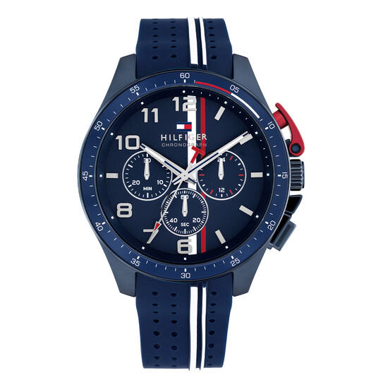 Dit Tommy Hilfiger horloge heeft een siliconen band. De kast breedte van het horloge is 46mm. De kleur van het horloge is donkerblauw. Het horloge heeft een donkerblauwe wijhzerplaat met cijfers. Het horloge heeft geen datum aanduiding. 