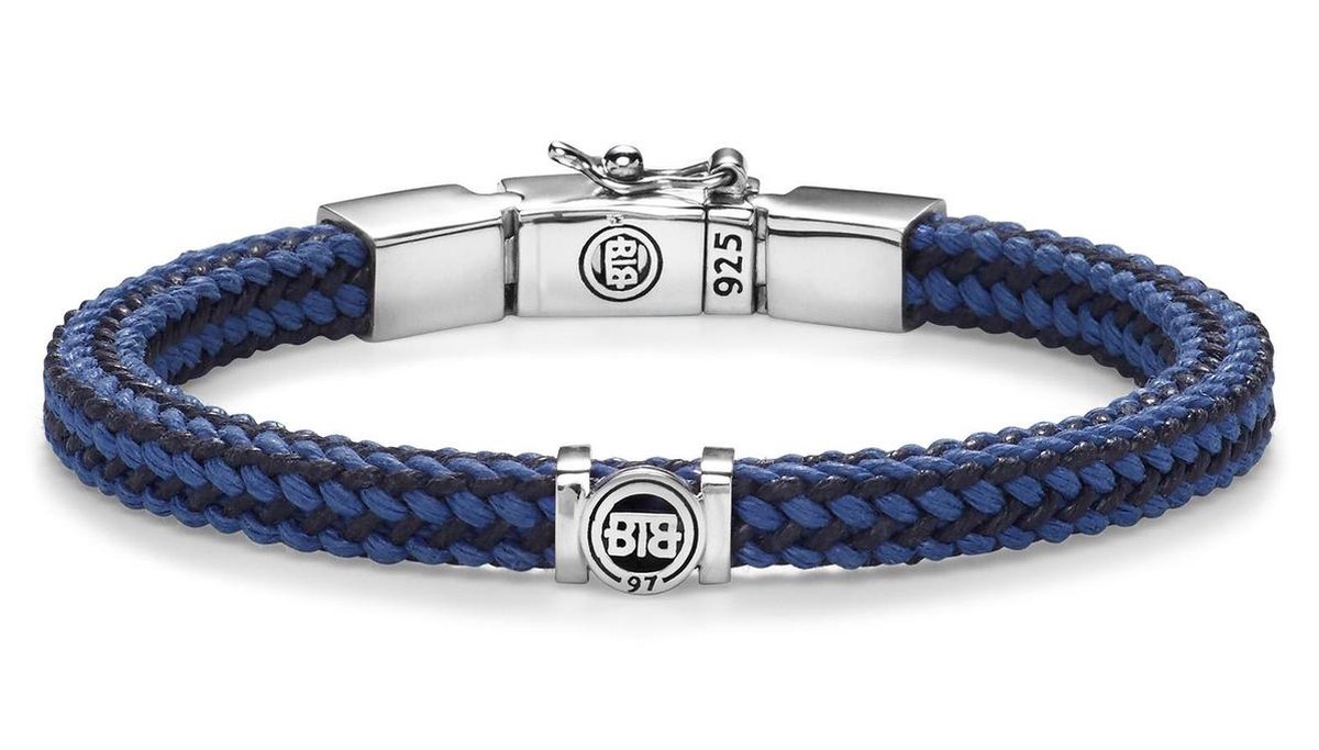 De Buddha to Buddha 780mix BU F Denise Cord, modelnummer 780MIX BU F, is een luxe armband met een categorie "sieraad". De armbandmaat is 21, perfect als statement piece. Draag deze veelzijdige armband solo voor een elegante look of combineer met andere armbanden voor een trendy, gelaagde stijl. Ideal voor elke gelegenheid.