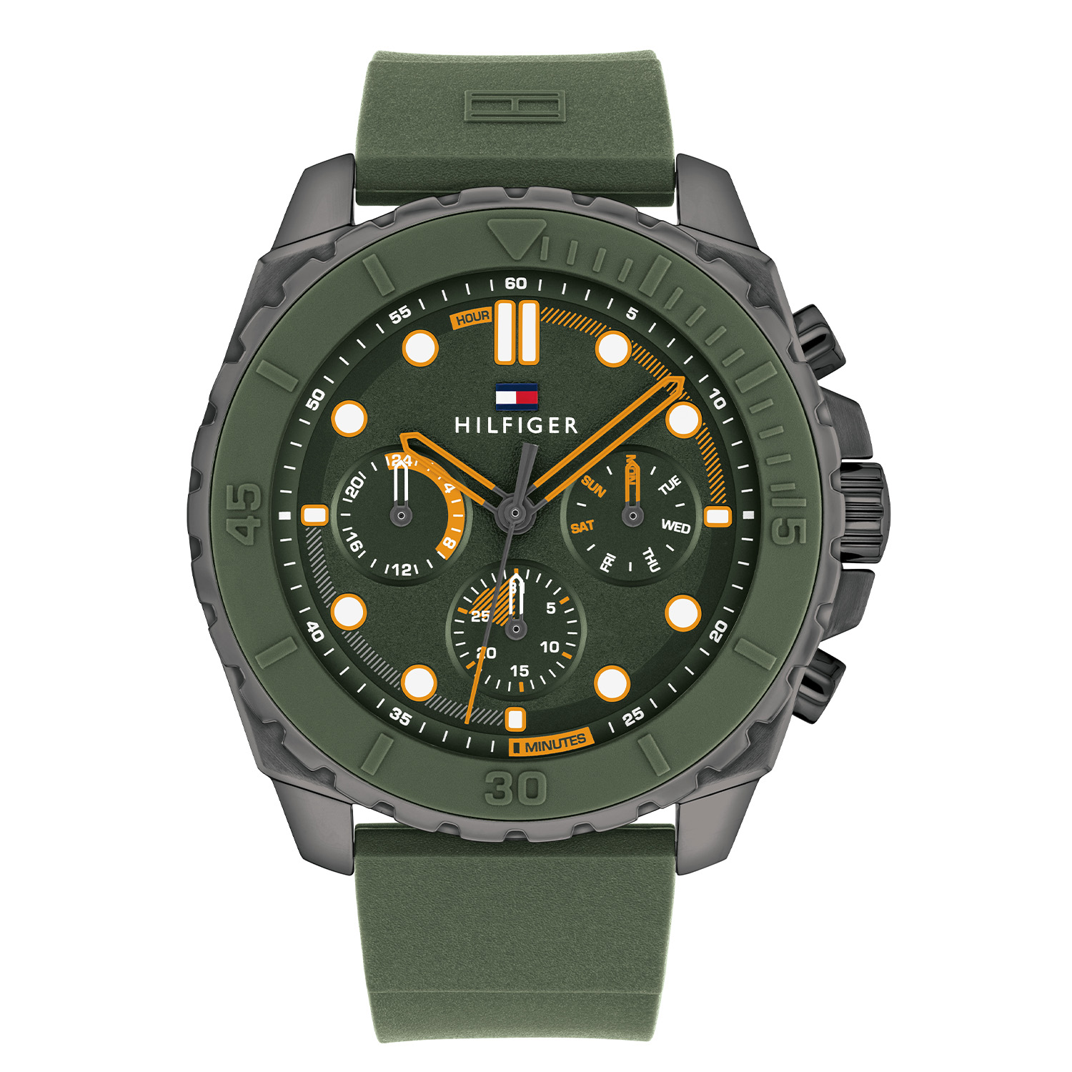 Tommy Hilfiger TH1710688 Horloge Heren 48mm
Dit specifieke horloge van Tommy Hilfiger uit de Morgan serie met artikelnr: TH1710688 is een stoer herenhorloge die niet in je collectie mag ontbreken. Het herenhorloge heeft een ronde gunmetal stalen kast met een legergroene siliconen bezel en een legergroene wijzerplaat met een dag, datum en 24-uursaanduiding en oranje accenten. Aan de kast zit een legergroene siliconen band met een gespsluiting. Het horloge heeft een mineraalglas, een afmeting van 48mm en is 5ATM.  

Het merk:
Sinds de lancering van het merk in 1985 is Tommy Hilfiger wereldwijd bekend geworden als pionier van de klassieke Amerikaanse coole stijl. Geïnspireerd door de iconische popcultuur en het Amerikaanse erfgoed. De dames en herencollectie van dit seizoen bestaan uit minimalistische silhouetten en rustieke lederen details. De herenhorlogecollectie biedt iconische uurwerken met roestvrijstalen, lederen en siliconen banden.

Specificaties:
- Mineraalglas
- Ronde kast 48mm
- Stalen gunmetal horlogekast
- Groene wijzerplaat
- Groene siliconen band 
- 5ATM