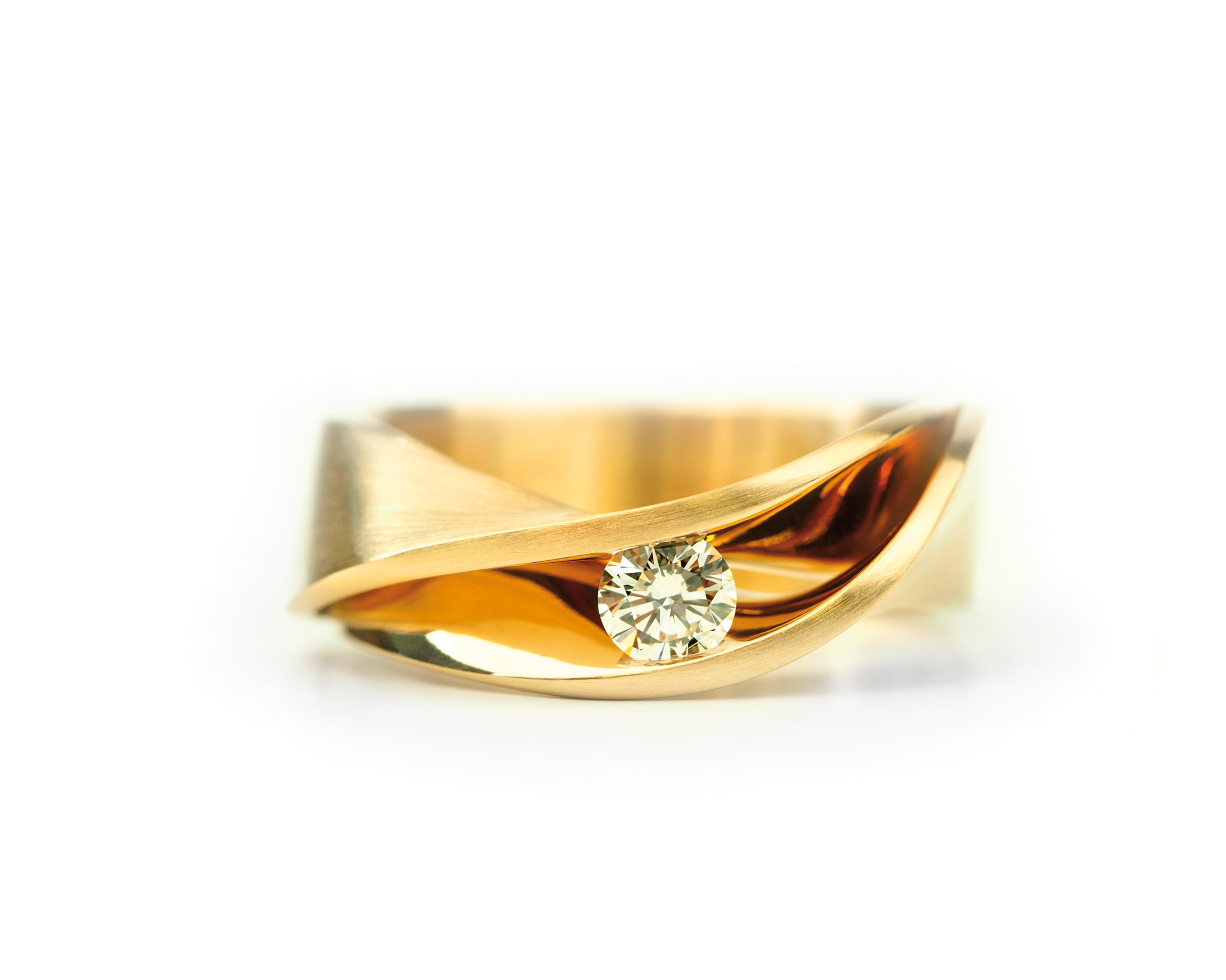 14 karaat geel gouden ring ONI 2 met 0.07ct diamant