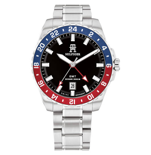Dit Tommy Hilfiger horloge behoort tot de TH85 collectie.
Referentienummer: TH1792131

Dit Tommy Hilfiger horloge heeft een stoere uitstraling. Het horloge heeft een stalen kast en band met een diameter van 42MM. De secondewijzer is zilver met een rode driehoekige punt. De rode GMT-wijzer maakt het aflezen van een tweede tijdzone mogelijk. De zwarte wijzerplaat en blauw/rode bezel zorgen voor een stoere uitstraling.