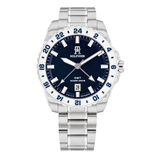 Dit Tommy Hilfiger horloge behoort tot de TH85 GMT collectie.
Referentienummer: TH1792132

Dit horloge van Tommy Hilfiger is een luxe herenhorloge die niet in je collectie mag ontbreken. Het stalen herenhorloge heeft een ronde zilverkleurige kast met een bedrukte bezel en een blauwe wijzerplaat met lumibrite. De secondewijzer is zilver met een driehoekige punt. De kortere GMT-wijzer maakt het aflezen van een tweede tijdzone mogelijk. Een witte rand op een roestvrijstalen kast omlijst de wijzerplaat. Het horloge heeft een mineraalglas, een doorsnee van 42mm en is 20ATM.  




