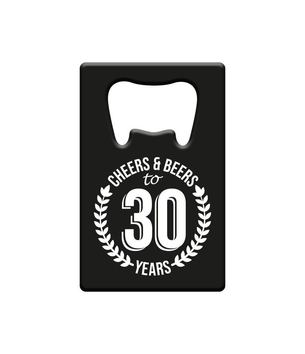 De metal beer openers van Paper Dreams zijn niet alleen praktisch, ze zullen ook regelmatig een glimlach veroorzaken vanwege de grappige tekst die erop staat. De bieropeners zijn gemaakt van zwart metaal, wat ze een stoere uitstraling geeft.