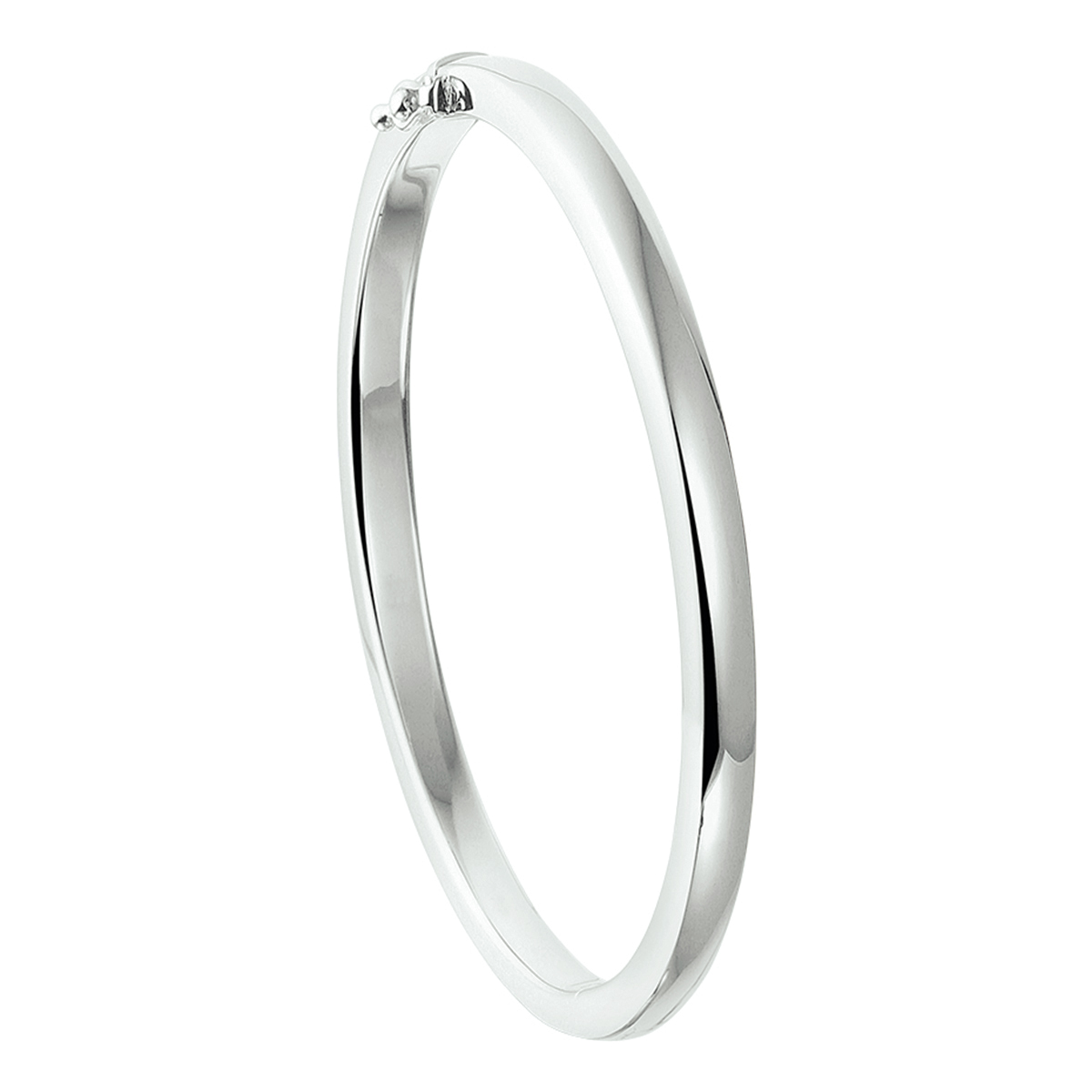 De bangle is gemaakt van gerhodineerd zilver en is zilverkleurig. Het is een sieraad voor dames.