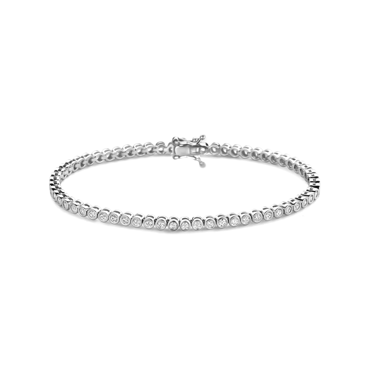 Gerhodineerd 925 zilveren tennisarmbanden uitgevoerd met zirkonia. De armbanden hebben een schakelbreedte van 3mm.