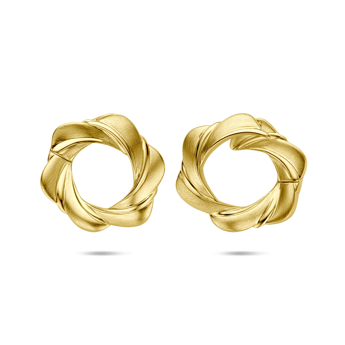 Verguld 925 zilveren klapoorringen met een afmeting van 23.5x14mm. Geen garantie op plating.