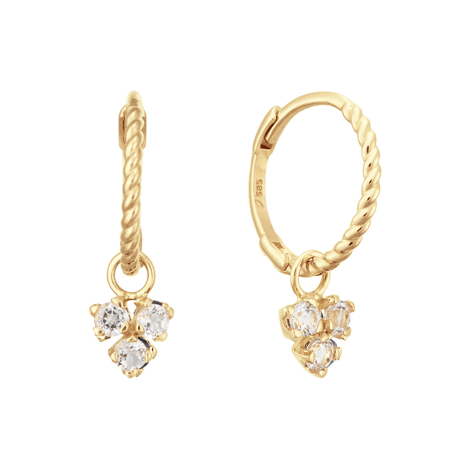 De Triangle White Topaz oorringen bevatten een schitterende witte topaas edelsteen. Deze steen trekt geluk, liefde en voorspoed aan. Een mooie toevoeging aan jouw earparty!

Venetian Diary Als je aan een betoverende stad denkt, waar je kunt verdwalen in smalle straatjes en waar gondels je meenemen langs de mooiste gebouwen en architectuur. Waar op iedere hoek iemand spontaan in een serenade kan uitbarsten. Aan welke stad denk je dan? Juist, het Italiaanse Venetië. Mysterieus, betoverend en romantisch. Een stad met elegante grachten, prachtige pleinen en kleurrijke mensen. Een stad waar ik mijn hart aan heb verloren. 

Het merk
Jackie is hét 14 karaat gouden on trend sieradenmerk. De collecties zijn geïnspireerd op de reizen die ik maak, van stedentrips tot exotische oorden. Elk gouden sieraad is helemaal van nu, handgemaakt door Europese goudsmeden en vervaardigd van overwegend gerecycled goud met echte edelstenen en zoetwaterparels. Elke collectie is dan ook met veel liefde en passie samengesteld. Mijn Jackie sieraden zijn de perfecte finishing touch voor iedere outfit!

Specificaties
- Hoops
- Materiaal: 14 Karaat - Geelgoud - 585
- White Topaz
- Totale lengte: 15mm