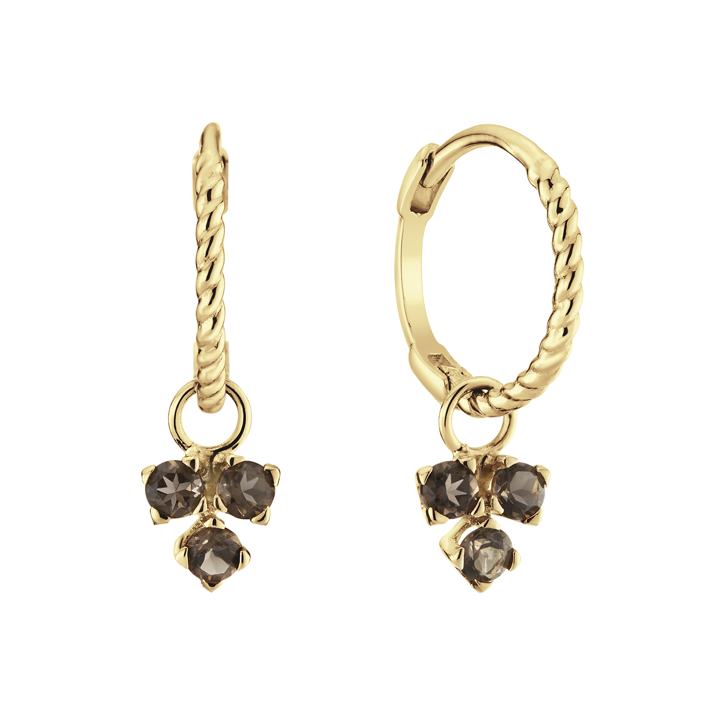 De Triangle Smoky Quartz oorringen zijn gemaakt van 14 karaat goud en bevatten een sprankelende rookkwarts edelsteen. Deze steen helpt ontspannen, loslaten en accepteren. Een mooie toevoeging aan jouw earparty!

Tropical Paradise
Dat Jackie van reizen houdt is geen geheim. Voor haar 14 karaat gouden sieradencollectie heeft zij zich deze keer laten inspireren door de tropen.
Haar Tropical Paradise collectie biedt een mix van elegantie en avontuur. Voel de zon schijnen waar je ook bent!

Weelderige jungles, azuurblauwe oceanen en de schittering van de zon op witte zandstranden: de ontwerpen met edelstenen zijn een weerspiegeling van Jackie’s mooiste herinneringen. Of het een dag op kantoor is of een avondje uit, deze sieraden voegen een vleugje exotische allure toe aan elke gelegenheid.

Het merk
Jackie is hét 14 karaat gouden on trend sieradenmerk. De collecties zijn geïnspireerd op de reizen die ik maak, van stedentrips tot exotische oorden. Elk gouden sieraad is helemaal van nu, handgemaakt door Europese goudsmeden en vervaardigd van overwegend gerecycled goud met echte edelstenen en zoetwaterparels. Elke collectie is dan ook met veel liefde en passie samengesteld. Mijn Jackie sieraden zijn de perfecte finishing touch voor iedere outfit!

Specificaties
- Oorsieraad
- Materiaal: 14 Karaat - Geelgoud - 585
- Smoky Quartz Hoops 
- Lengte 15mm