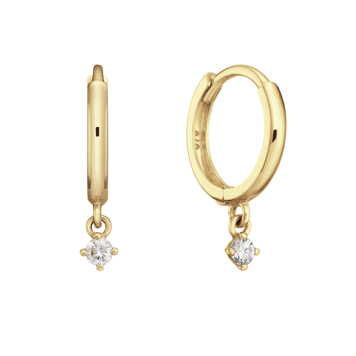 Deze gladde oorringen bevatten een sprankelende witte topaas edelsteen. De Jackie Shining Star oorringen zijn perfect te combineren met andere Jackie oorbellen.

Tropical Paradise
Dat Jackie van reizen houdt is geen geheim. Voor haar 14 karaat gouden sieradencollectie heeft zij zich deze keer laten inspireren door de tropen.
Haar Tropical Paradise collectie biedt een mix van elegantie en avontuur. Voel de zon schijnen waar je ook bent!

Weelderige jungles, azuurblauwe oceanen en de schittering van de zon op witte zandstranden: de ontwerpen met edelstenen zijn een weerspiegeling van Jackie’s mooiste herinneringen. Of het een dag op kantoor is of een avondje uit, deze sieraden voegen een vleugje exotische allure toe aan elke gelegenheid.

Het merk
Jackie is hét 14 karaat gouden on trend sieradenmerk. De collecties zijn geïnspireerd op de reizen die ik maak, van stedentrips tot exotische oorden. Elk gouden sieraad is helemaal van nu, handgemaakt door Europese goudsmeden en vervaardigd van overwegend gerecycled goud met echte edelstenen en zoetwaterparels. Elke collectie is dan ook met veel liefde en passie samengesteld. Mijn Jackie sieraden zijn de perfecte finishing touch voor iedere outfit!

Specificaties
- Oorsieraad
- Materiaal: 14 Karaat - Geelgoud - 585
- Hoops
- Lengte 15mm
