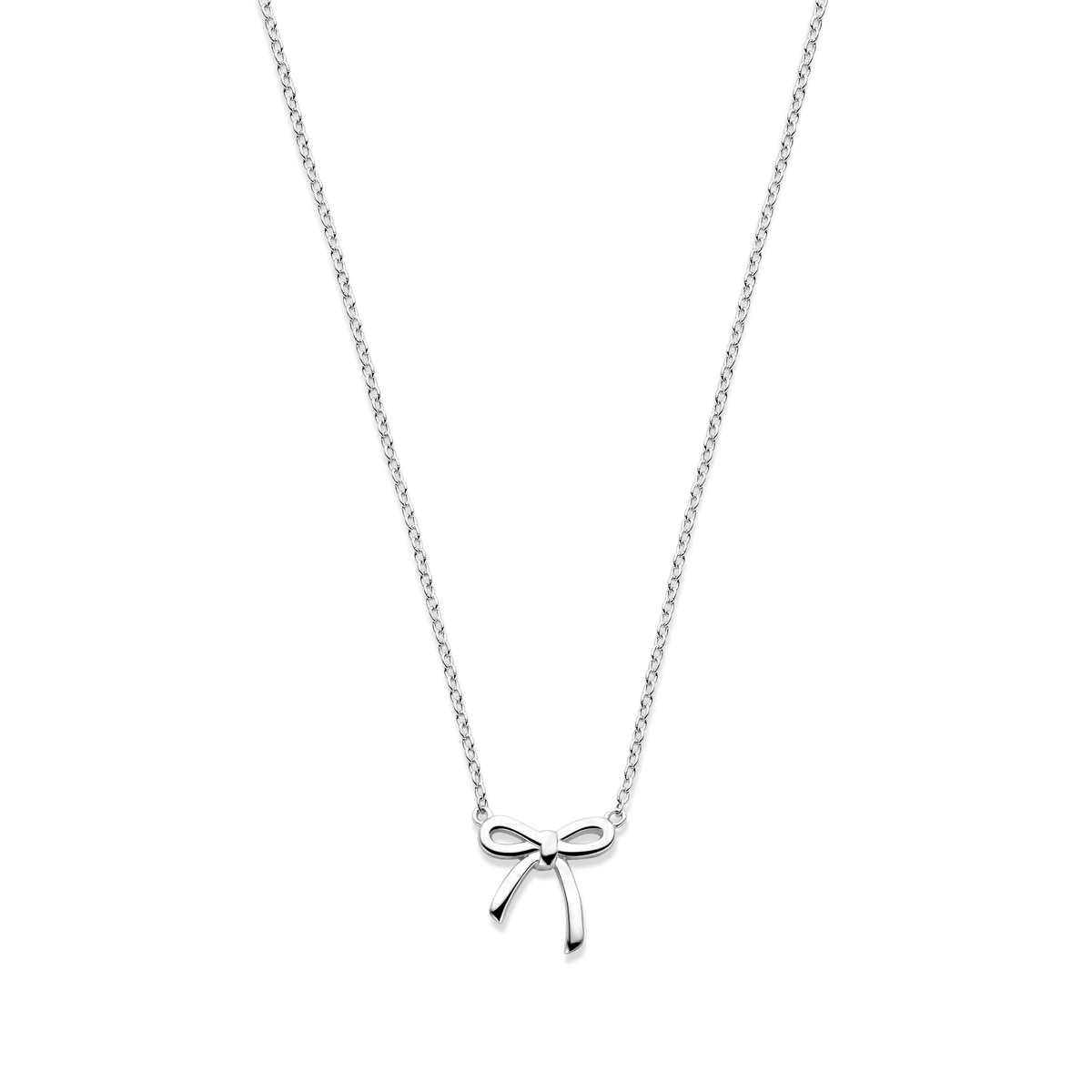 Gerhodineerd 925 zilveren collier uitgevoerd in met een een strik. Het collier heeft draaglengtes van 41, 43 en 45cm. De schakelbreedte is 1.2mm. Uitgevoerd met een karabijnsluiting.