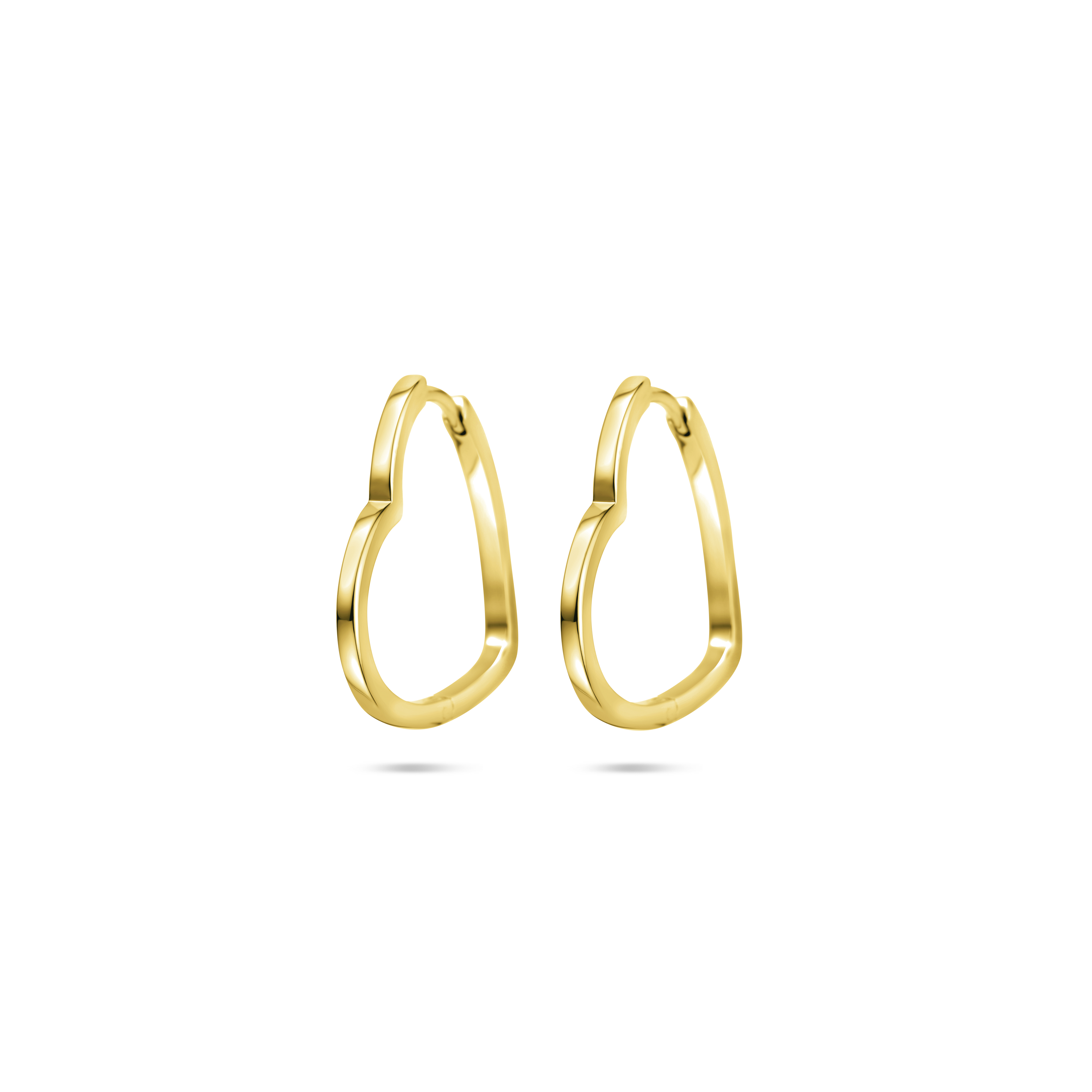 Verguld op 925 zilveren klapoorringen uitgevoerd in de vorm van een hartje. De klapoorringen hebben een buisdikte van 2mm. Geen garantie op plating.