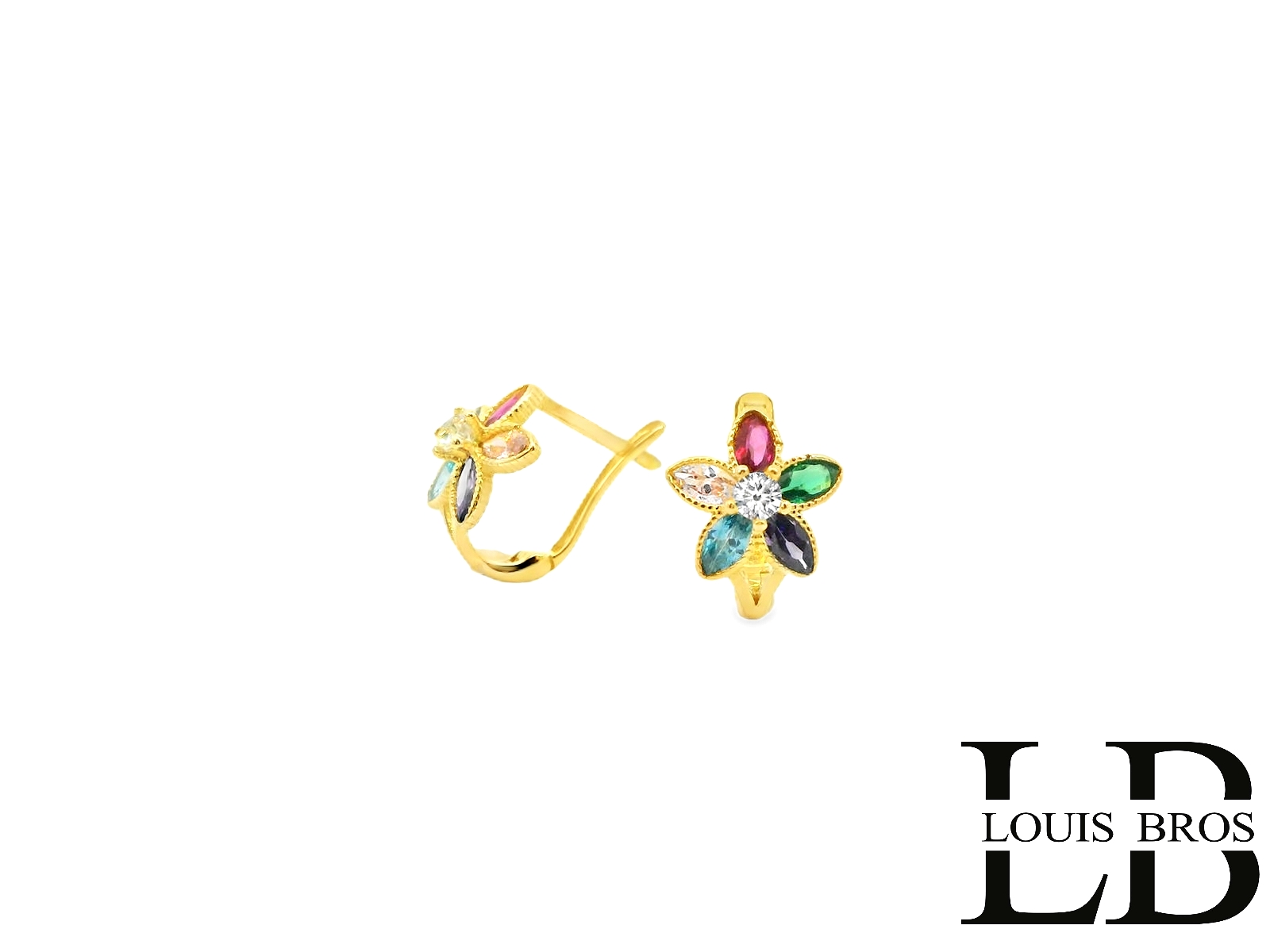 Deze schitterende 14-karaats geelgouden oorringen (1.39 gr) zijn een perfecte combinatie van elegantie en speelse kleuren. De oorbellen hebben een uniek bloemdesign, waarbij de blaadjes zijn bezet met prachtige gekleurde zirkonia’s in diverse tinten, zoals rood, groen, blauw en wit. In het midden straalt een heldere zirkonia, die een extra fonkeling toevoegt.
Het subtiele en verfijnde ontwerp maakt deze oorringen een echte eyecatcher, ideaal voor zowel dagelijks gebruik als speciale gelegenheden. Dankzij het stevige en comfortabele sluitsysteem blijven ze mooi op hun plaats en zijn ze prettig te dragen.
Deze oorbellen zijn een prachtige toevoeging aan elke sieradencollectie en een perfect cadeau voor iemand die houdt van kleurrijke en stijlvolle accessoires.