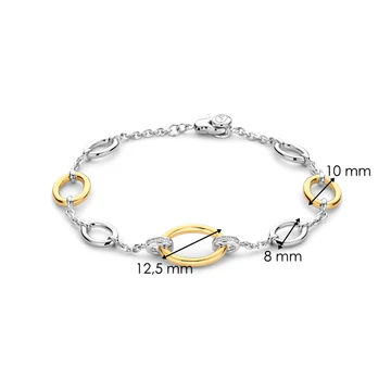 Vervaardigd uit premium 925 sterling zilver, toont de TI SENTO armband 23073ZY een harmonieuze mix van eigentijdse elegantie en tijdloze verfijning. Het afwisselende ontwerp heeft gedurfde vergulde schakels, gecombineerd met gepolijste zilvergekleurde ovalen, die allemaal met elkaar verbonden zijn door een delicate ketting. Het centrale ontwerp wordt geaccentueerd door twee goudkleurige schakels, omringd door pavé-set cubic zirconia ringen, die een sprankelende toets van schittering toevoegen. De wisselwerking tussen warme gouden tinten en stralend zilver creëert de perfecte balans, die doet denken aan zonovergoten zomerdagen. Dit veelzijdige stuk past moeiteloos van casual draagstijl naar verfijnde avondlooks, wat het een onmiskenbaar accessoire maakt voor je sieradencollectie. Hypoallergeen en nikkelvrij, biedt het comfort en luxe, ontworpen om door elk seizoen heen te stralen.