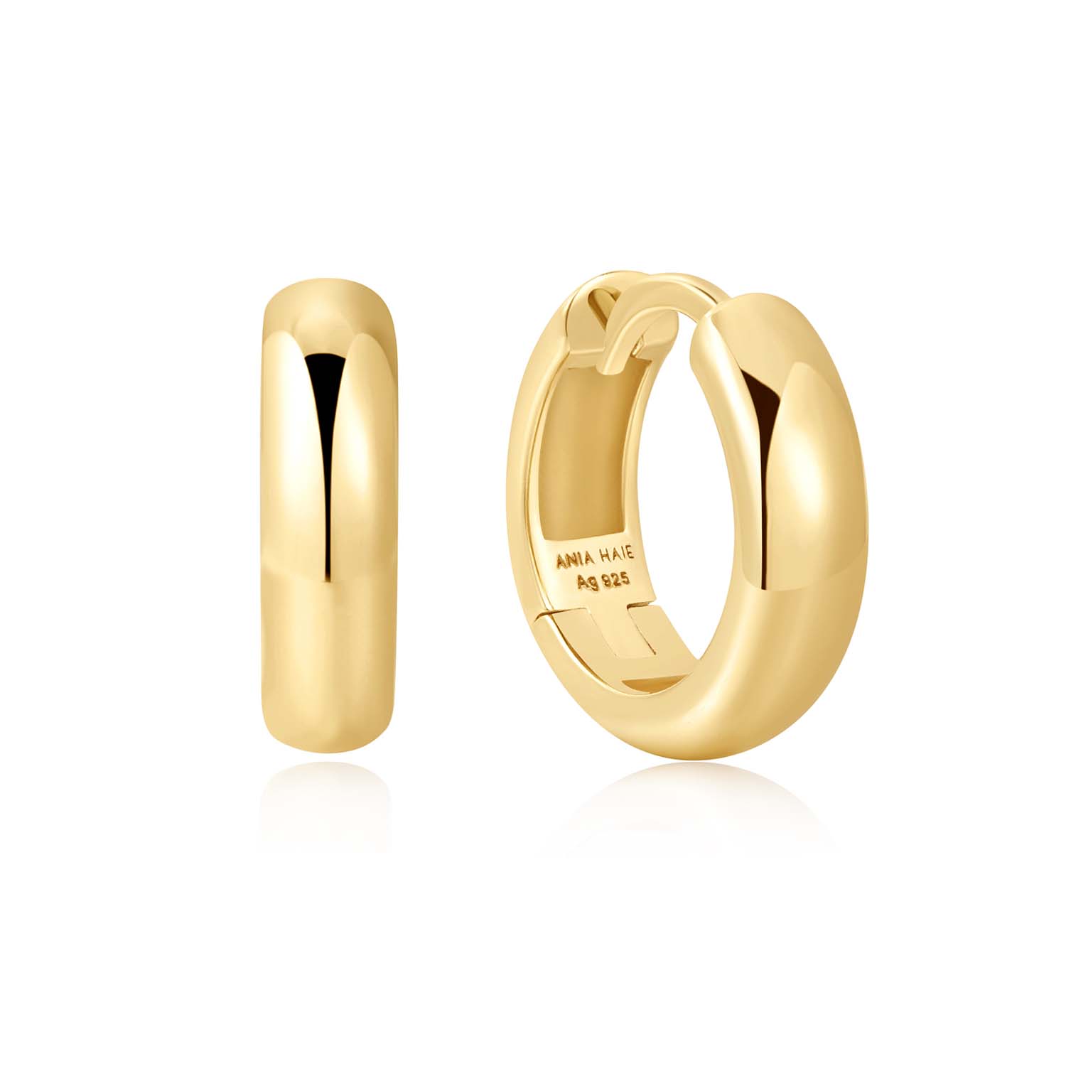 AH E061-10G
Vernieuw je dagelijkse stapel oorbellen voor het komende seizoen met onze dikke oorringen. Dit eenvoudige maar opvallende paar is altijd de perfecte must-have toevoeging aan je ear party.

HET MERK
Geïnspireerd door de laatste fashion trends is Ania Haie het toonaangevende sieradenmerk voor hoogkwalitatieve maar ook betaalbare zilveren sieraden, zonder op de kwaliteit in te leveren. Iedere collectie is gebaseerd op de laatste catwalktrends, waardoor Ania Haie snel tot hét sieradenmerk voor stijlbewuste consumenten is verkozen. Elk sieraad wordt ontworpen om te combineren met andere sieraden waardoor je je eigen look kunt creëren. Maar ook zijn Ania Haie sieraden opvallend genoeg om op zichzelf te dragen.

SPECIFICATIES
- Ania Haie
- Oorring
- 925 zilver met gold/ rhodium plating
- Lengte 8,5mm
- AH E061-10G