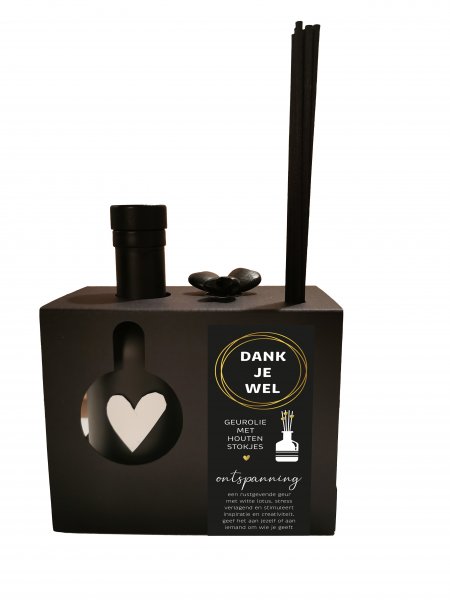 Het product GEUR VOOR THUIS - Dankjewel - geurolie met houten stokjes - BLACK EDITION, is een stijlvolle geurverspreider voor een aangename sfeer in huis. Met de houten stokjes verspreidt de geur zich subtiel. Perfect voor elke kamer. Plaats de stokjes in de fles om de geur te laten verspreiden. 