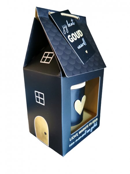 Dit product, GEUR VOOR THUIS - Kaars Huisje Kado - BLACK EDITION met modelnummer 230009010, valt in de categorie TOYS_HOBBY_PARTY. Het is een decoratieve kaars die een vleugje elegantie en warmte toevoegt aan je interieur. Plaats de kaars op een veilige, vlakke ondergrond om het sfeervolle gouden licht optimaal te benutten. Jij Bent Goud Waard!