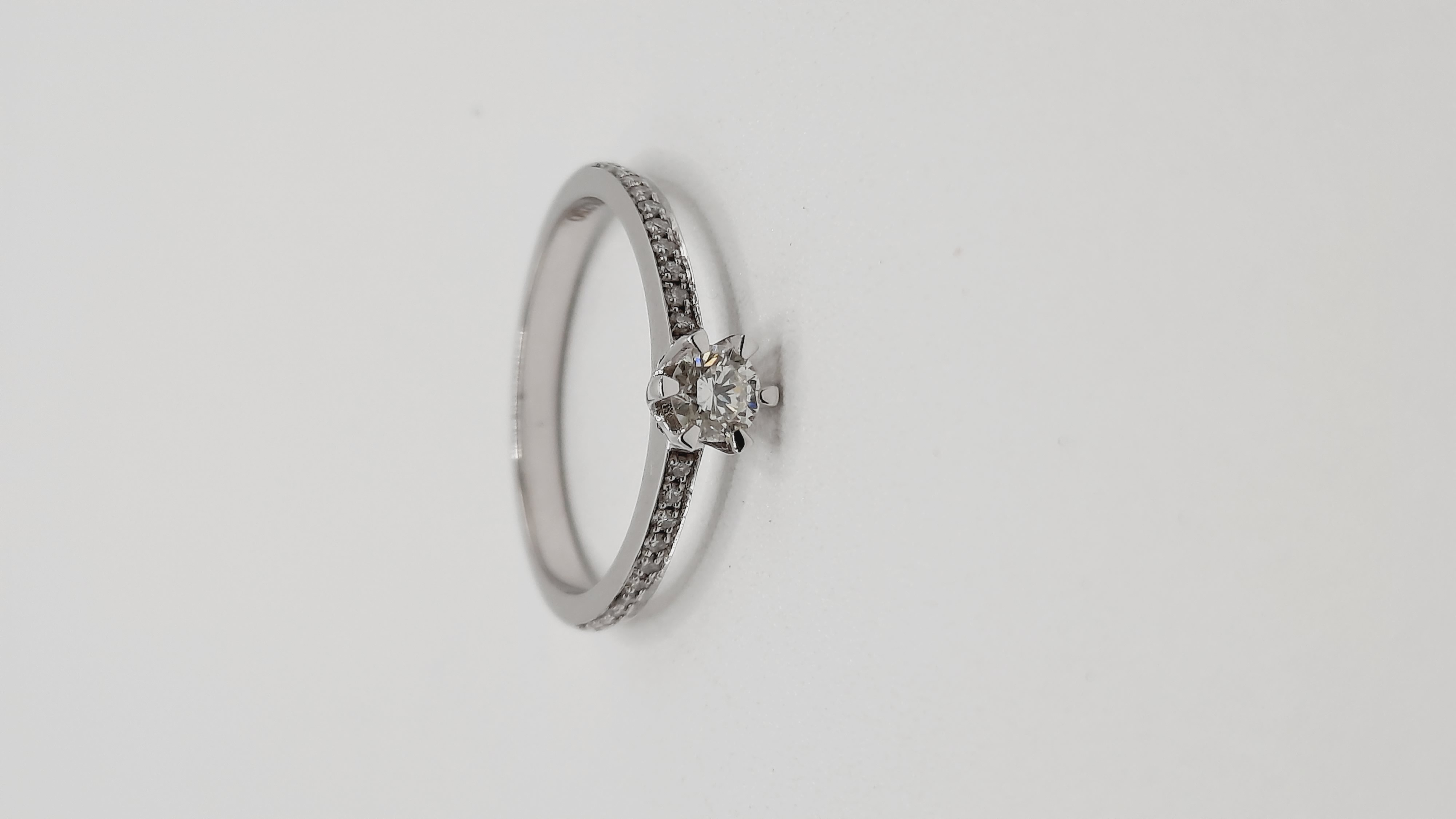 witgouden diamant ring 18kt
maat 53