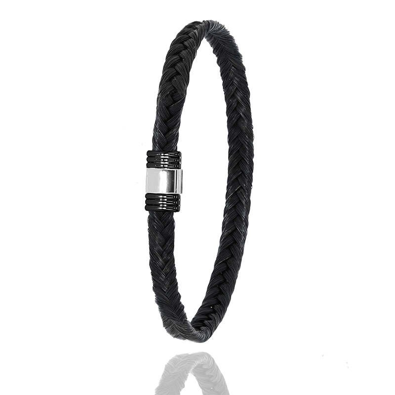 Een armband Albanu zwart 6 mm breed met Giraffe haar en een zwart pvd slot. 