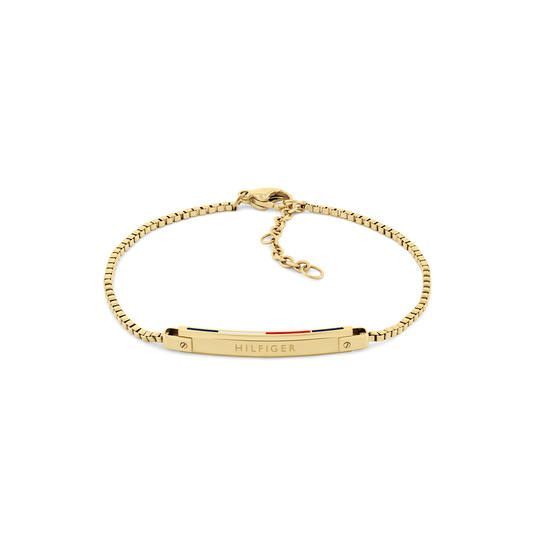 Tommy Hilfiger Jewels TJ2780953 Armband Dames Staal GP 19cm
Deze armband van Tommy Hilfiger uit de jewelry serie Linear met nr: TJ2780953 is een fijn model. De goudkleurige stalen dames armband heeft een gourmetschakel en een slanke plaat in het midden met daarop het Tommy logo. De armband sluit met een karabijn sluiting en door het verlengkettinkje met tussenogen is hij op meerdere lengtes te dragen: 17-18-19cm. Ook leuk te combineren met de bijpassende ketting en andere sieraden van Tommy Hilfiger.

Het merk:
Tommy Hilfiger is wereldwijd één van de grootste designer lifestyle merken en is internationaal bekend om haar classic American cool stijl. De sieraden zijn voor dames en heren met een eigen stijl, die niet bang zijn om dit aan de wereld te laten zien.

Specificaties:
- Plaatarmband
- Materiaal: Staal GP
- Lengte 19cm
- Dames sieraad