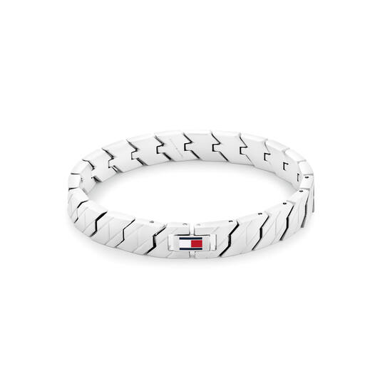 Tommy Hilfiger Jewels TJ2790619 Armband Heren Staal 19cm
Deze armband van Tommy Hilfiger uit de jewelry serie Lars met nr: TJ2790619 is een opvallend model. De stalen heren armband heeft grove bewerkte schakels met een opvallende sluiting. Op de sluiting is het gekleurde Tommy vlaggetje van emaille goed zichtbaar. De armband heeft een lengte van 19cm maar is in tekorten of te verlengen door de verwisselbare schakels. Ook leuk te combineren met de bijpassende ring en andere sieraden van Tommy Hilfiger.

Het merk:
Tommy Hilfiger is wereldwijd één van de grootste designer lifestyle merken en is internationaal bekend om haar classic American cool stijl. De sieraden zijn voor dames en heren met een eigen stijl, die niet bang zijn om dit aan de wereld te laten zien.

Specificaties:
- Schakelarmband
- Materiaal: Staal
- Lengte 19cm
- Heren sieraad