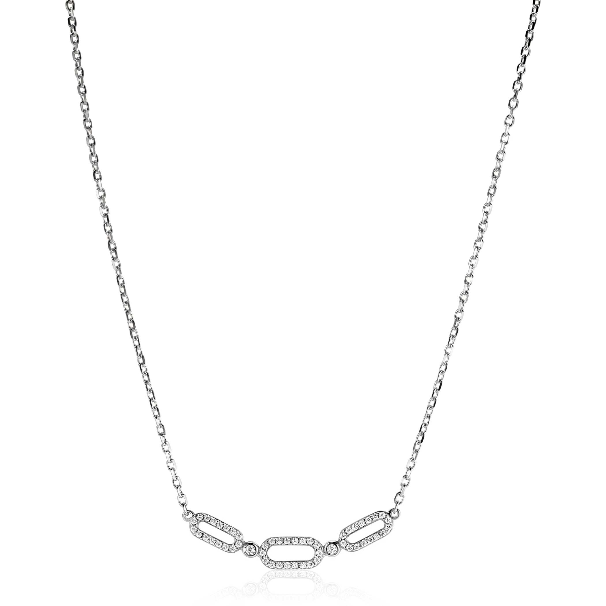 De Zinzi ketting ZIC2398 is een verfijnde zilveren ketting van 45 cm, wit van kleur. Met een breedte en diepte van 0,8 mm is het een subtiel sieraad zonder glans. Perfect om dagelijks te dragen of te combineren met andere sieraden voor een elegante uitstraling. Ideaal voor zowel casual als formele gelegenheden.