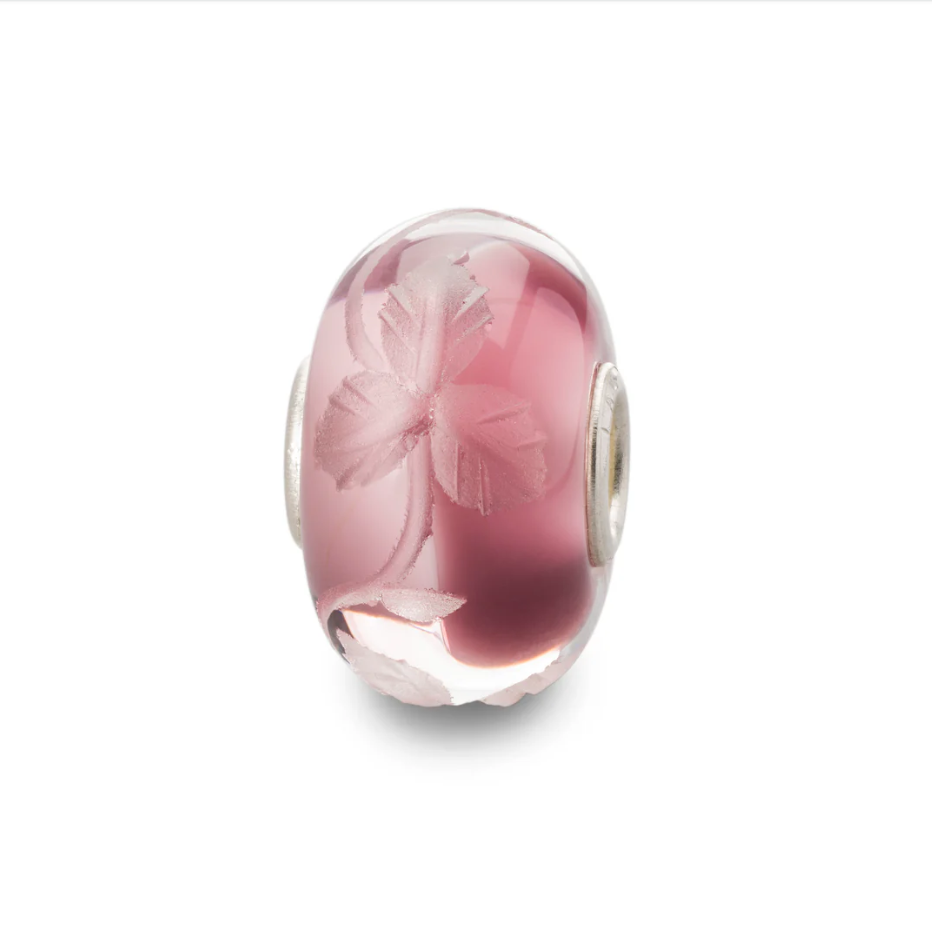 Wees geduldig en weet dat het beste fruit afkomstig is van bomen die langzaam groeien.

De Trollbeads Day 2020 Special Edition glazen kraal in frisse en fruitige kleur: boreaux. Alle kralen hebben een uniek '2020'-stempel.

Alle kralen zijn met de hand gegraveerd en voorzien van een uniek '2020'-stempel.

Let op: Elke glaskraal is handgemaakt, dus twee glaskralen zijn nooit exact hetzelfde. Dit geldt voor zowel de maat, het kleurenschema als het patroon. Uw kraal is volledig uniek en kan enigszins afwijken van de afgebeelde kraal.