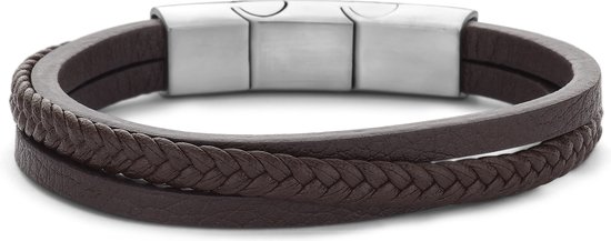 Deze Frank 1967 Junior leren armband is ontworpen voor jonge trendsetters. De armband bestaat uit drie gevlochten strengen van stijlvol bruin leer, wat zorgt voor een stoere uitstraling. Met een comfortabele lengte van 15,5 cm is hij geschikt voor vrijwel elke polsmaat. Of het nu voor dagelijks gebruik is of voor speciale gelegenheden, deze armband is het ideale accessoire om elke outfit compleet te maken.