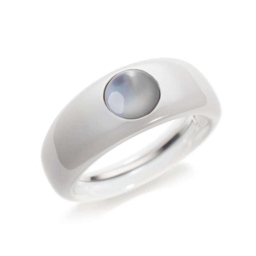 een witte ceramic ring Charlotte model touch maat 17