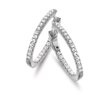 Ovalen creolen van Silver Rose stijlvolle dames oorbellen straalt pure verfijning en tijdloze schoonheid uit. Gemaakt van hoogwaardig gerhodineerd zilver, In het ontwerp zijn schitterende zirconia steentjes verwerkt, die zorgen voor een subtiele, maar betoverende schittering bij elke beweging.