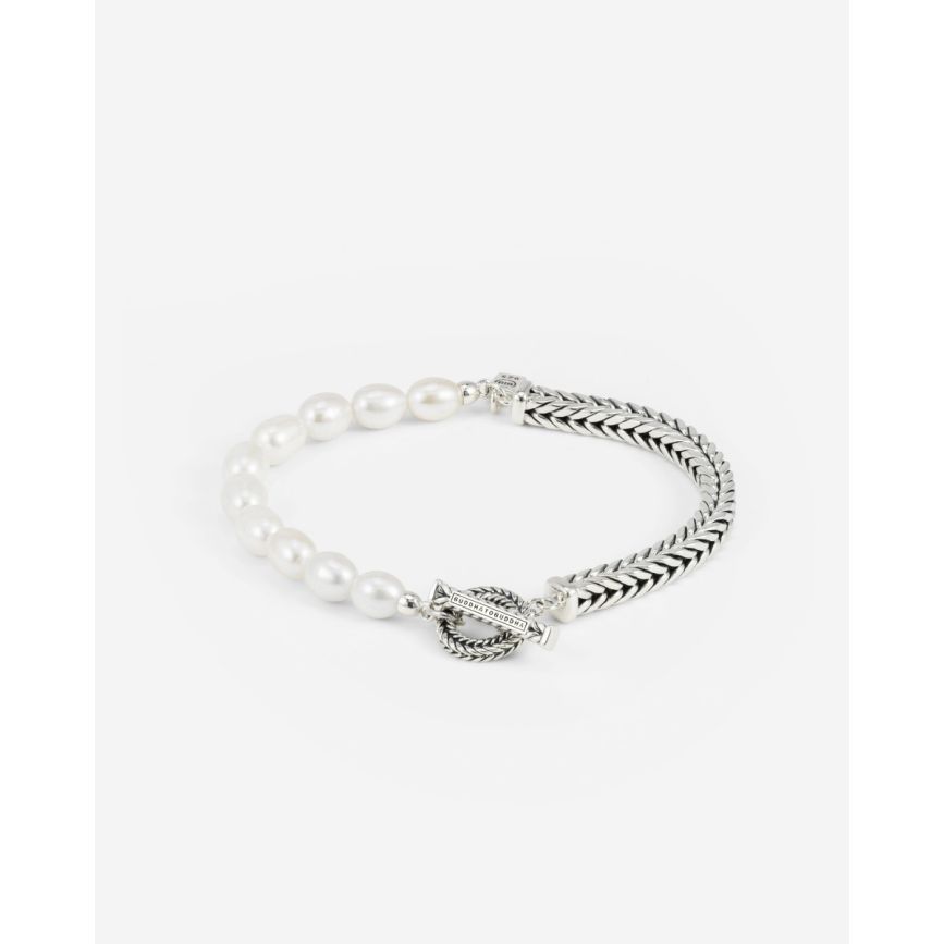 Dit is een armband van het merk Buddha to Buddha.