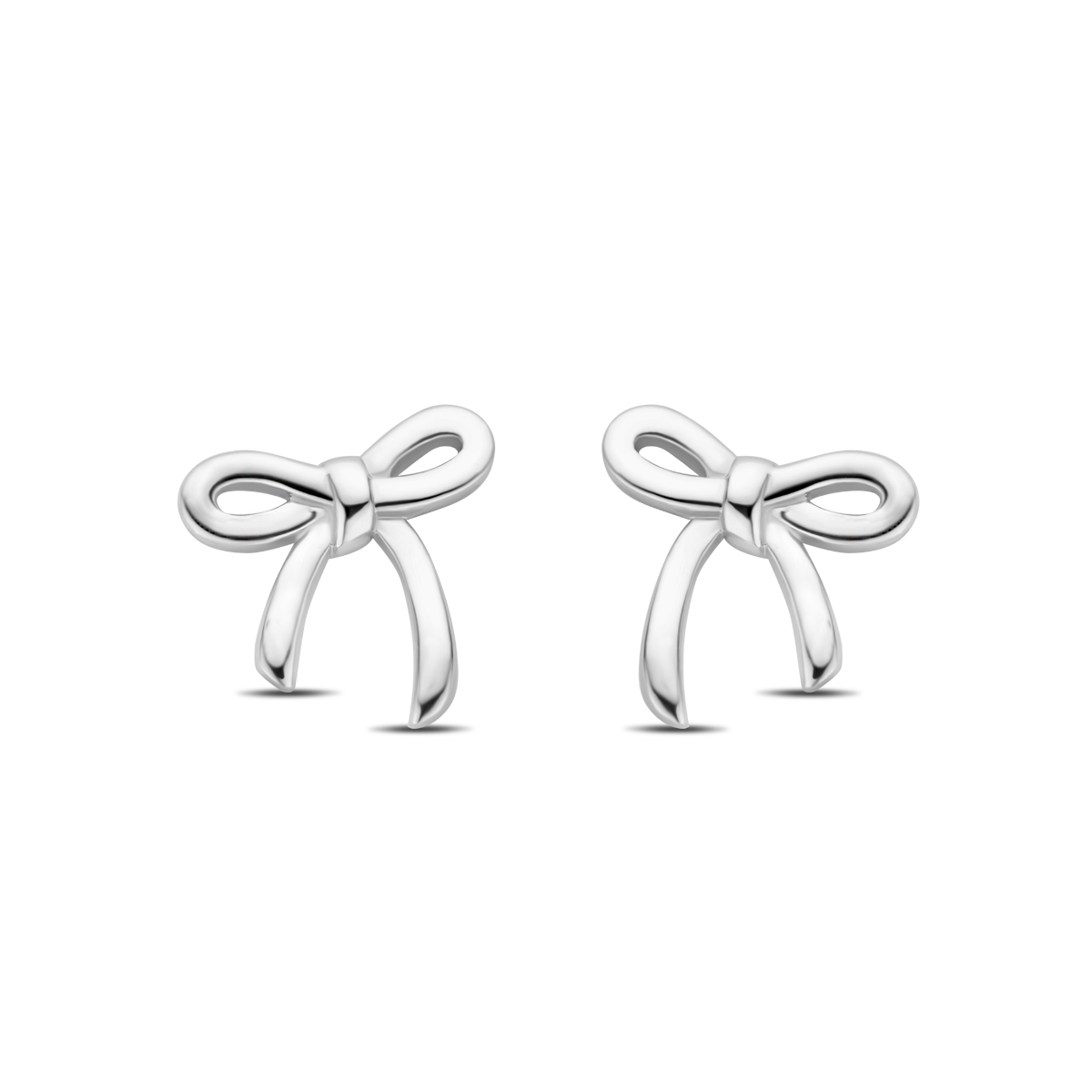 Gerhodineerd 925 zilveren oorknoppen uitgevoerd in de vorm van een strikje. De oorknoppen hebben een afmeting van 10x10mm.