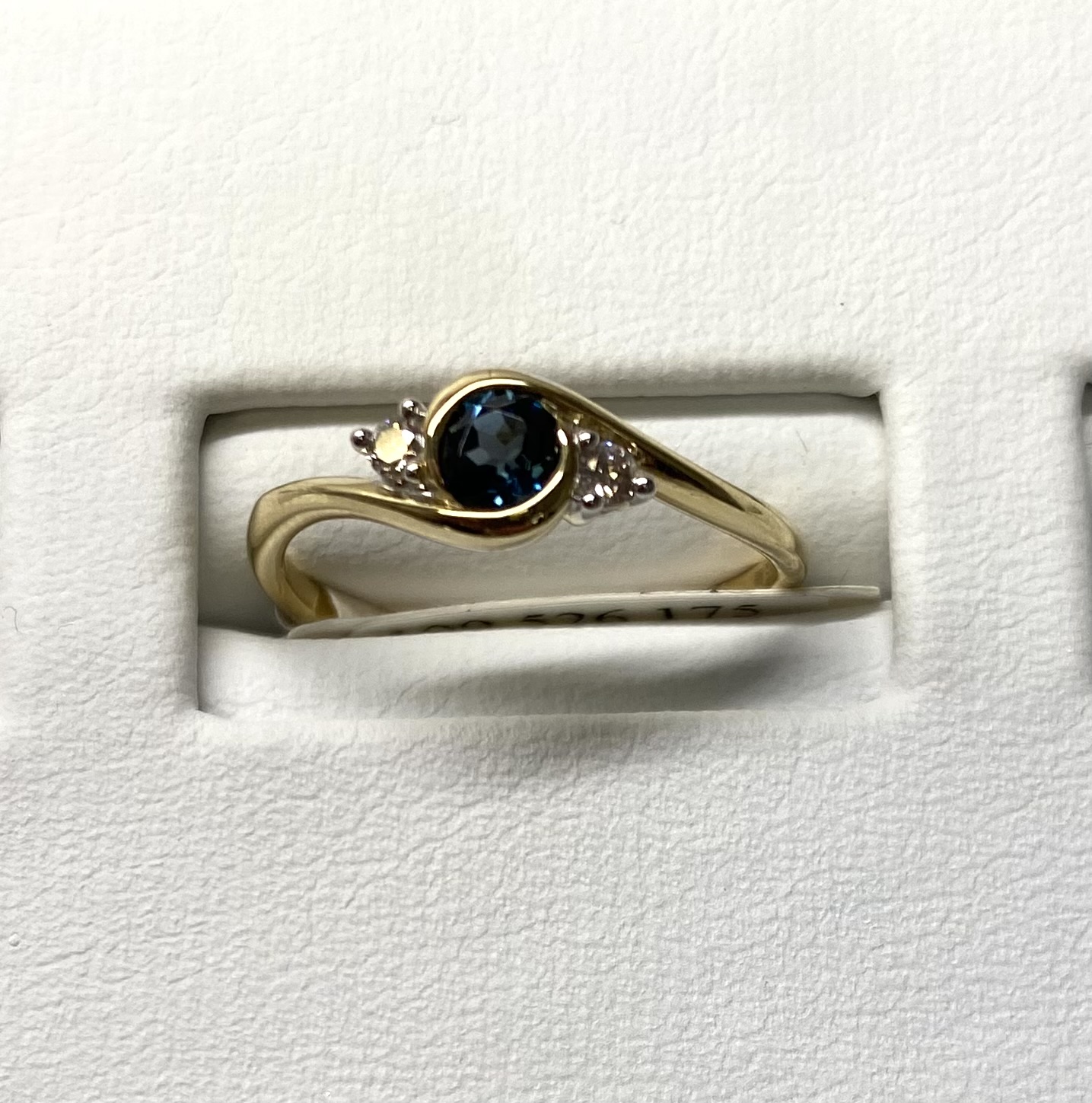 Bernstein ring London blue topaas briljant 0.060ct