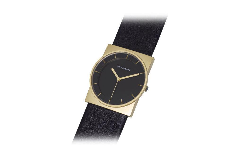 De horloges van de bekende Duitse ontwerper ROLF CREMER ziet u steeds vaker in de etalages. Door onderscheidende modellen en kleurgebruik is het een gewaardeerd mode accessoire geworden. Gekenmerkt door een flashy design, eenvoud, elegantie en kleur. Het merk bestaat sinds 1989.
