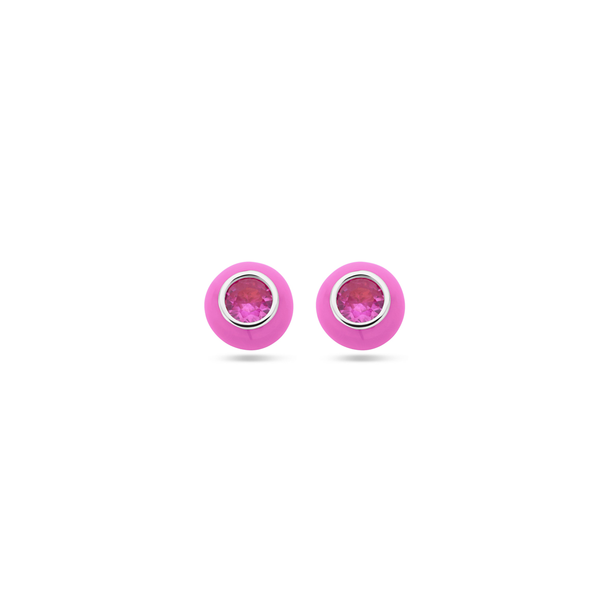 Gerhodineerd 925 zilveren oorknoppen uitgevoerd met roze emaille en corundum zirkonia. De oorknoppen hebben een diameter van 5,5mm.