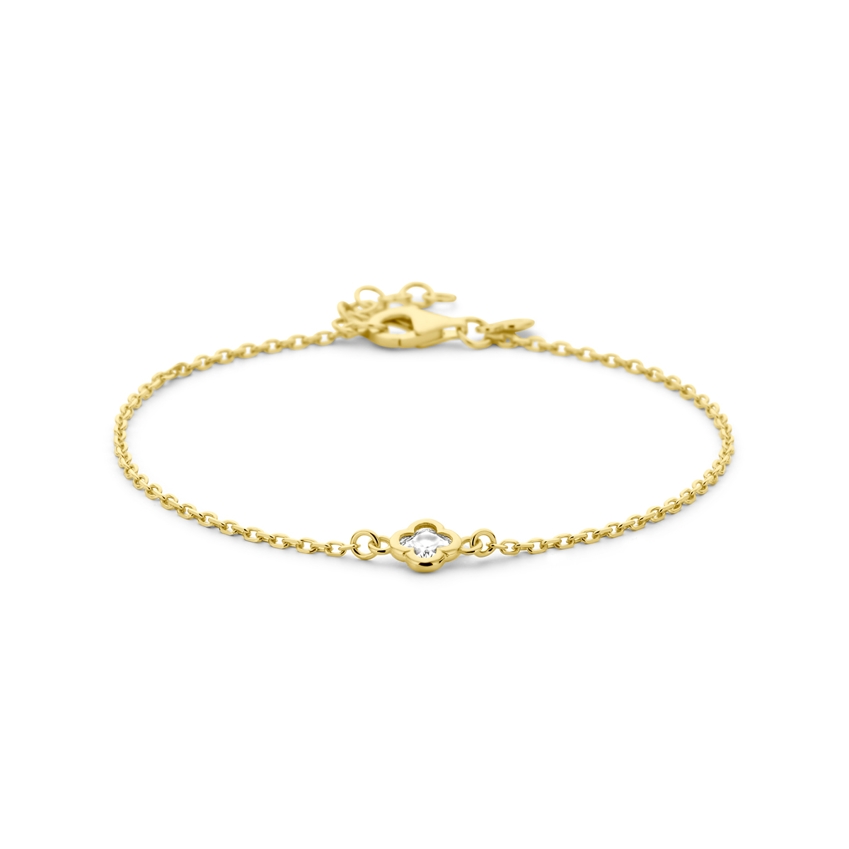 Verguld op 925 zilveren armband uitgevoerd met een bloem en zirkonia. De armband heeft een draaglengte van 17cm met 2cm extensie. Uitgevoerd met karabijn sluiting. De schakelbreedte is 1.5mm.  Geen garantie op de plating