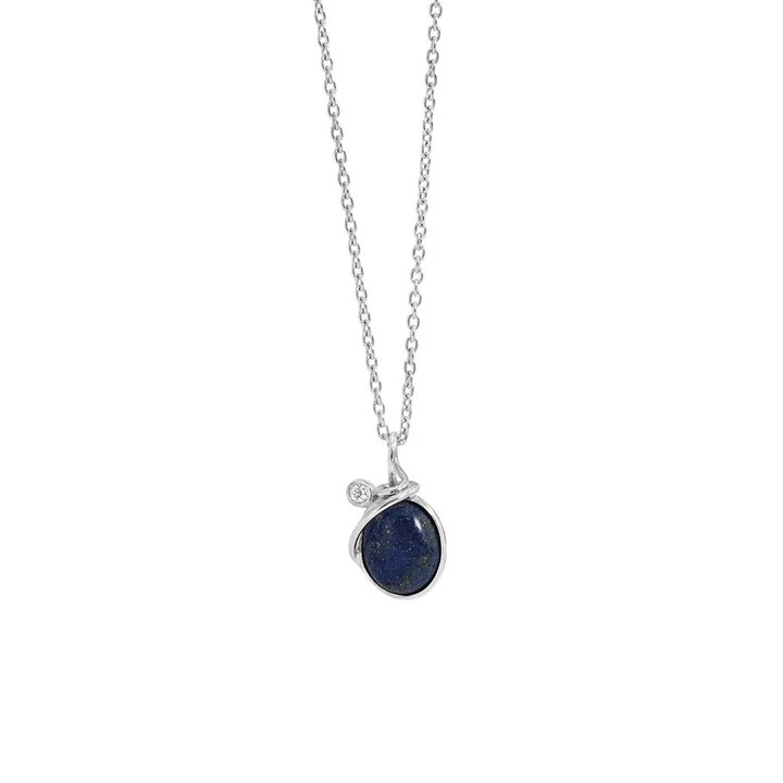 Deze sterling zilveren ketting heeft een prachtige 10 x 8 mm lapis lazuli en een 2 mm zirkonia. De ketting kan op 42 cm en 45 cm gedragen worden.
Lage voorraad