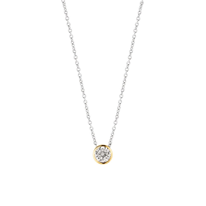 Deze zilveren TI SENTO  ketting 3845ZY met een rond zirkonia middenstuk is verfijnd en speels. Je kunt haar overal naar toe dragen.

Het collier heeft een standaardlengte van 38 cm en heeft een verlengstuk van 10 cm. Hierdoor kan je het collier op 5 verschillende lengtematen dragen, op 38 cm, 40 cm, 42 cm, 45 cm en 48 cm.

