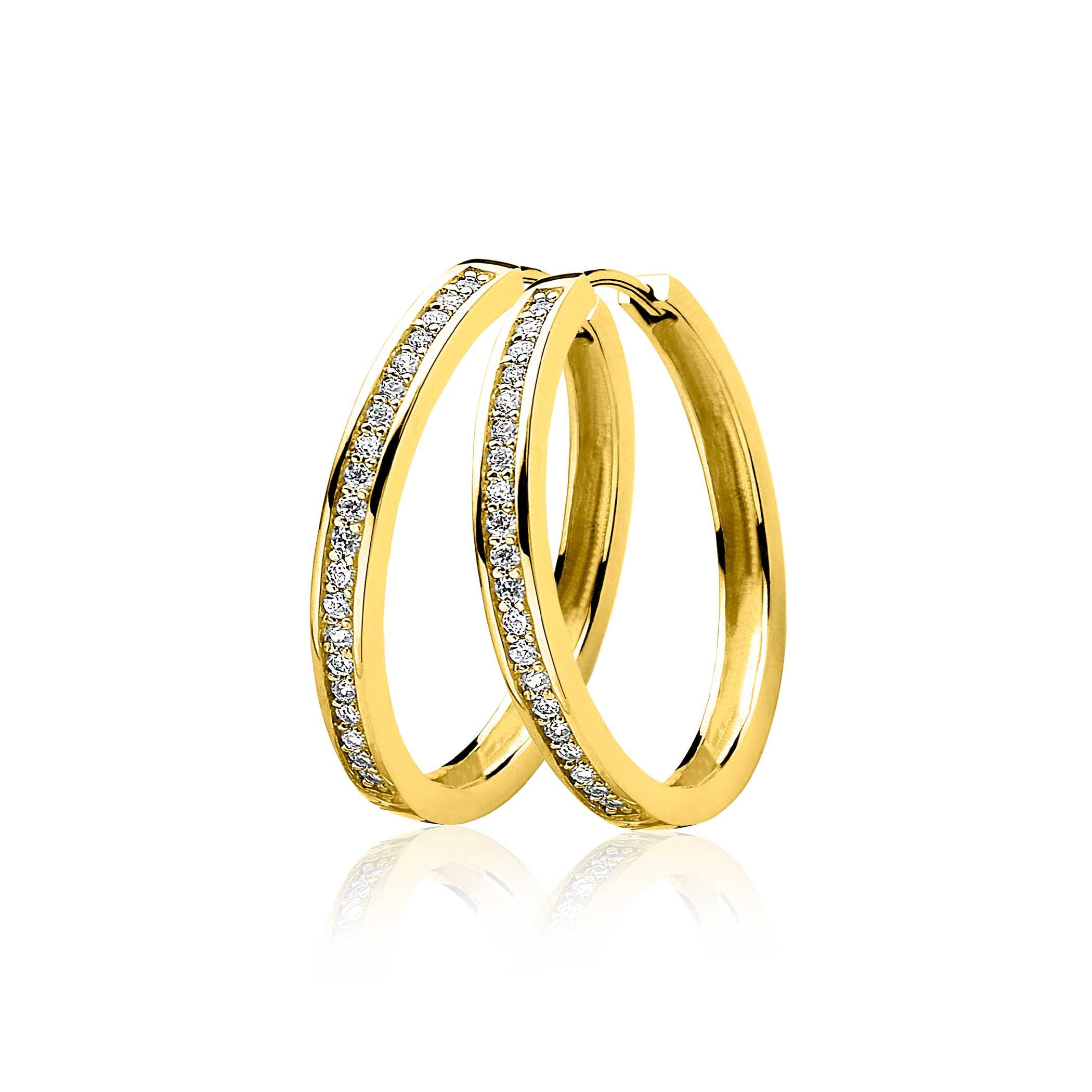 ZINZI zilveren creolen bezet met witte zirconia's en voorzien van luxe scharniersluiting. De creolen zijn 28mm x 3mm groot. De creolen stralen in je oren waardoor ze niet te missen zijn. De creolen zijn vervaardigd van eerste gehalte zilver (925) en voorzien van een rodiumlaag voor een extra langdurige glans.
