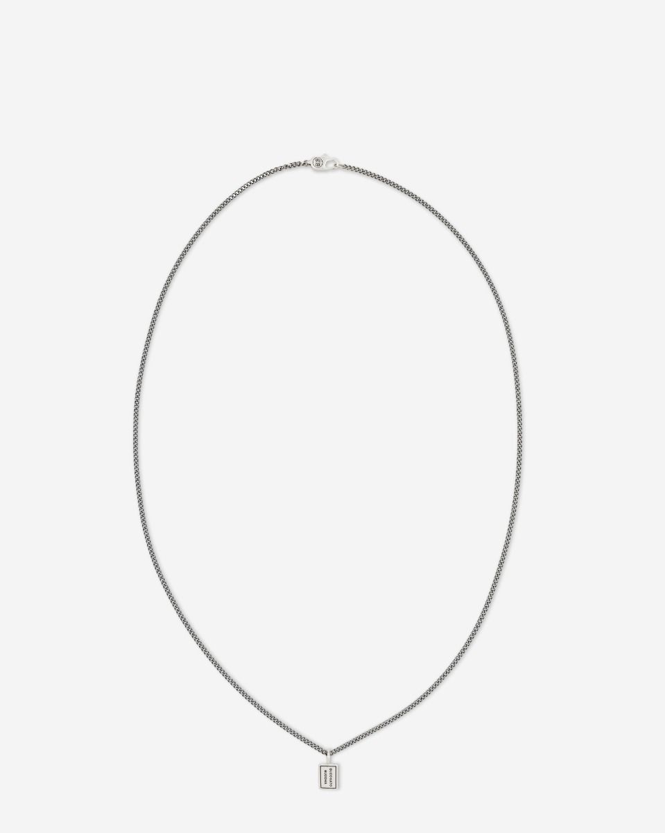 De Essential Mini-ketting is een prachtige maar eenvoudige ketting, ideaal om je hangers te laten zien. Handgemaakt en tijdloos zoals alle sieraden van Buddha to Buddha. De ketting kan perfect worden gecombineerd met andere sieraden van Buddha to Buddha.